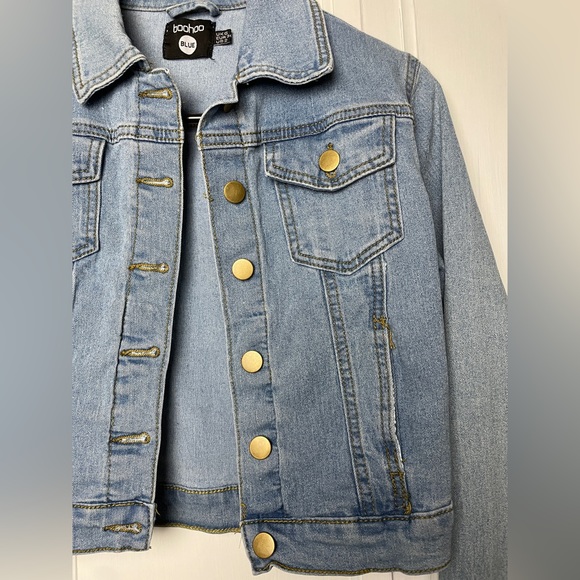 Boohoo stretchy jean jacket US 2 size with brass buttons - Picture 3 of 6